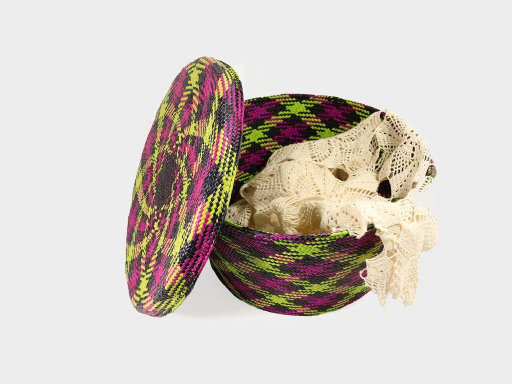 [APC13] COSTURERO DE PAJA CON TAPA